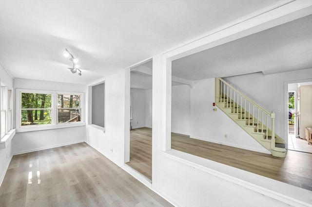 180 Lake Dr, Springfield, MA 01151