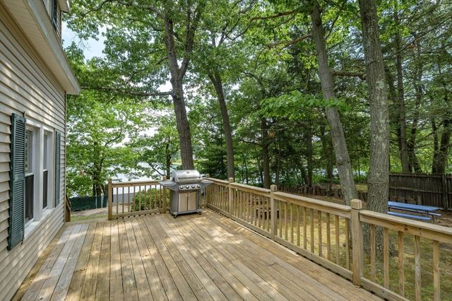 180 Lake Dr, Springfield, MA 01151