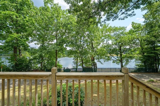 180 Lake Dr, Springfield, MA 01151