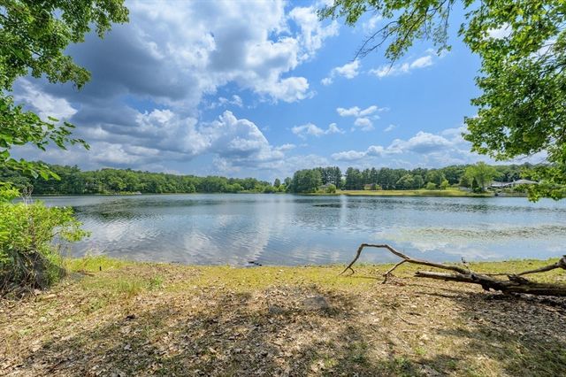 180 Lake Dr, Springfield, MA 01151