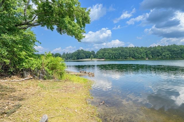 180 Lake Dr, Springfield, MA 01151