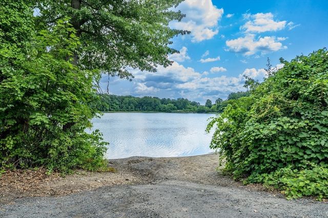 180 Lake Dr, Springfield, MA 01151