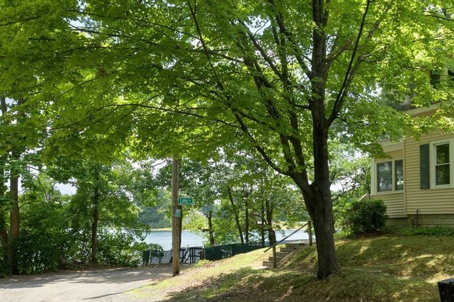 180 Lake Dr, Springfield, MA 01151