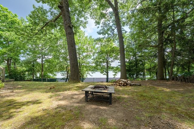 180 Lake Dr, Springfield, MA 01151