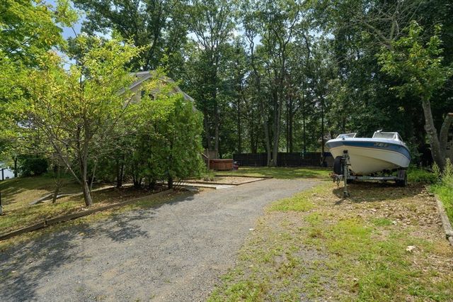 180 Lake Dr, Springfield, MA 01151