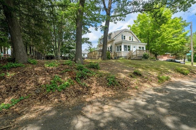 180 Lake Dr, Springfield, MA 01151