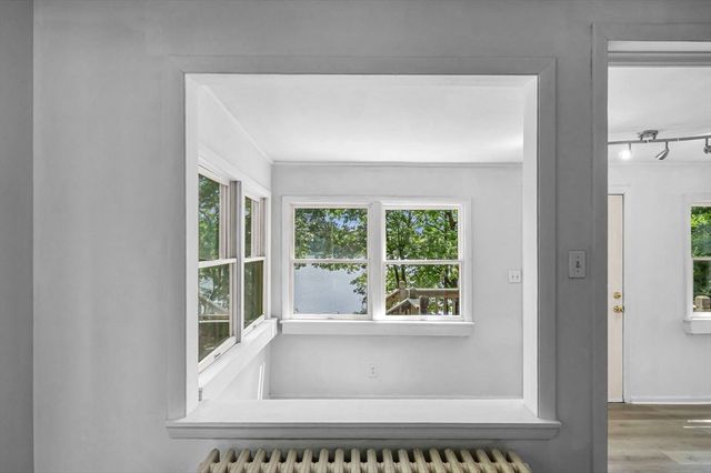 180 Lake Dr, Springfield, MA 01151
