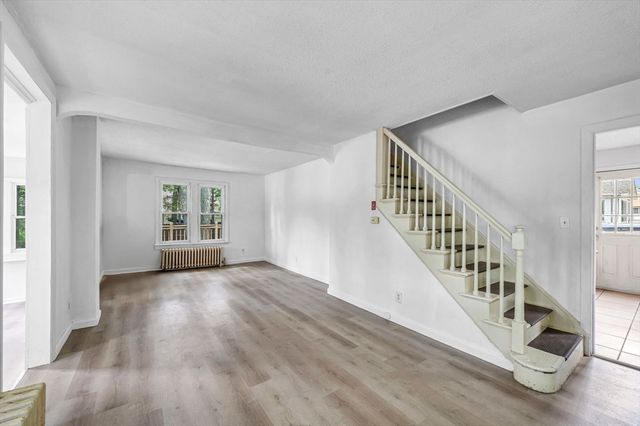 180 Lake Dr, Springfield, MA 01151