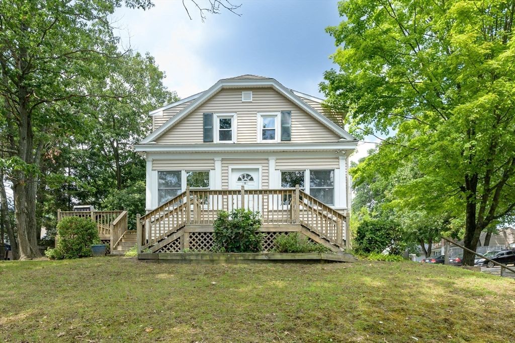 180 Lake Dr, Springfield, MA 01151