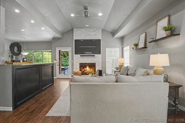 107 S Yellowood Avenue, Broken Arrow, OK 74012