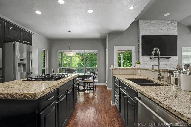 107 S Yellowood Avenue, Broken Arrow, OK 74012