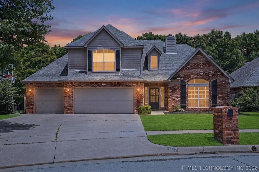 107 S Yellowood Avenue, Broken Arrow, OK 74012