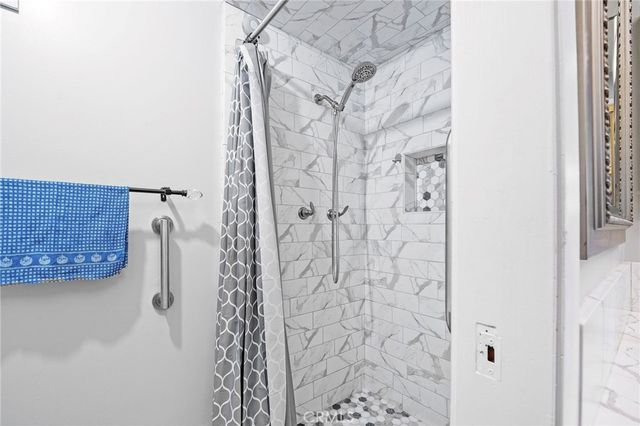 7800 Carol Sue Court, Bakersfield, CA 93308