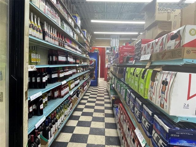 8065 W 8 Mile Road, Detroit, MI 48221
