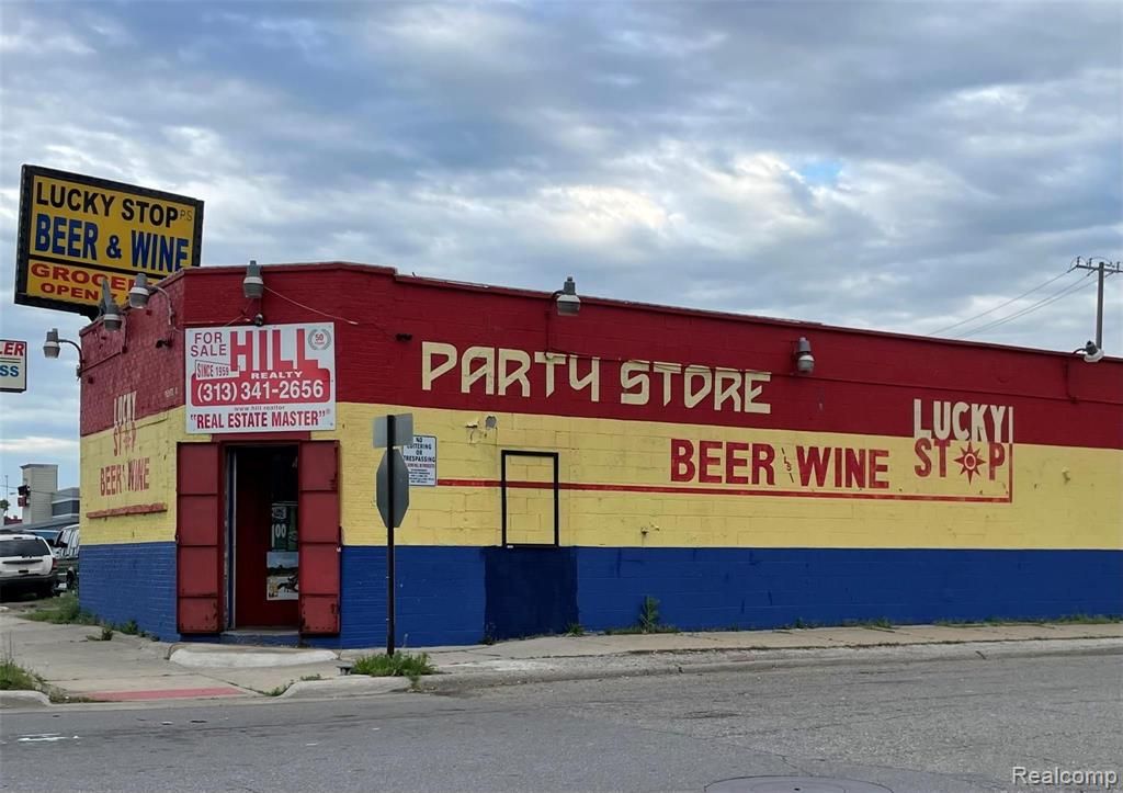 8065 W 8 Mile Road, Detroit, MI 48221