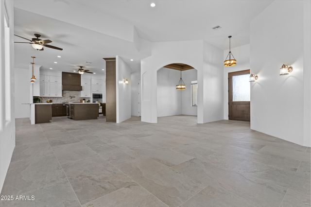 2617 W DESERT HILLS Drive, Phoenix, AZ 85086