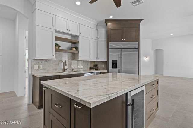 2617 W DESERT HILLS Drive, Phoenix, AZ 85086