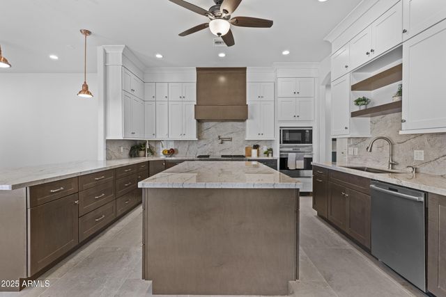 2617 W DESERT HILLS Drive, Phoenix, AZ 85086