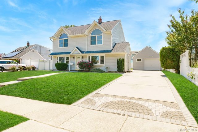 130 Coach Lane, Levittown, NY 11756