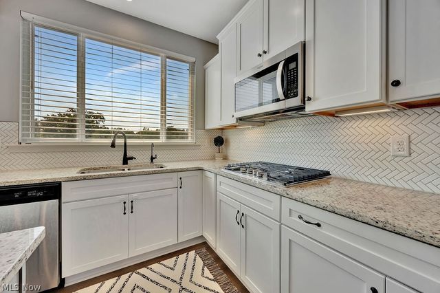 9729 Sommerville Street, Louisville, OH 44641