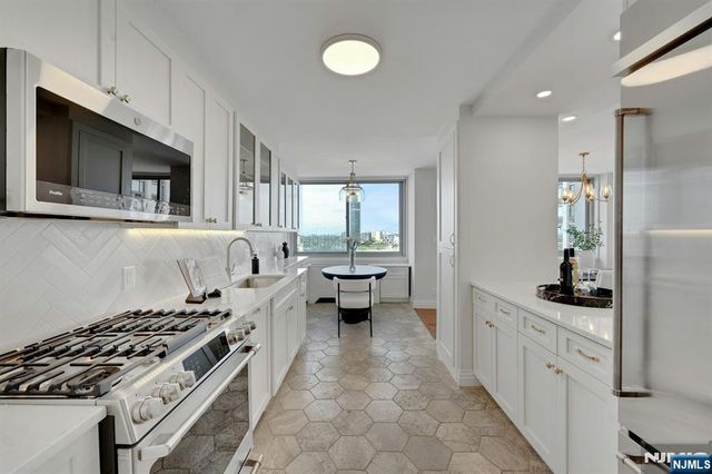 1600 Parker Avenue 15C, Fort Lee, NJ 07024
