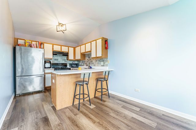 1011 Sommerset Court C, Elgin, IL 60120