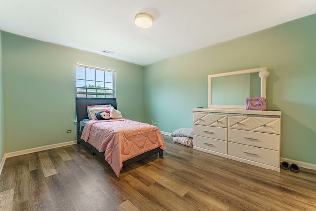 1011 Sommerset Court C, Elgin, IL 60120