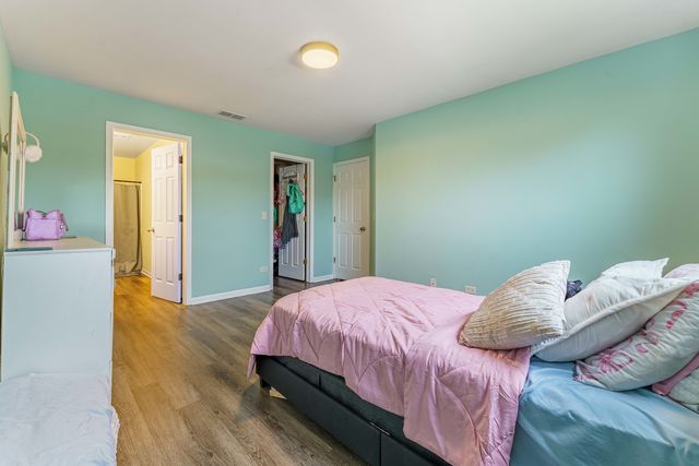 1011 Sommerset Court C, Elgin, IL 60120