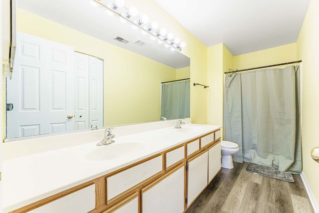 1011 Sommerset Court C, Elgin, IL 60120