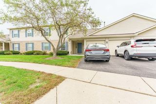 1011 Sommerset Court C, Elgin, IL 60120