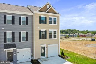 251 CLIFTON MNR, Falling Waters, WV 25419