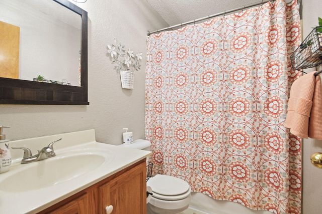 1370 LYRIC CT, Boonville, MO 65233