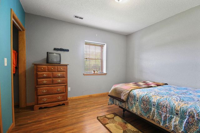 1370 LYRIC CT, Boonville, MO 65233