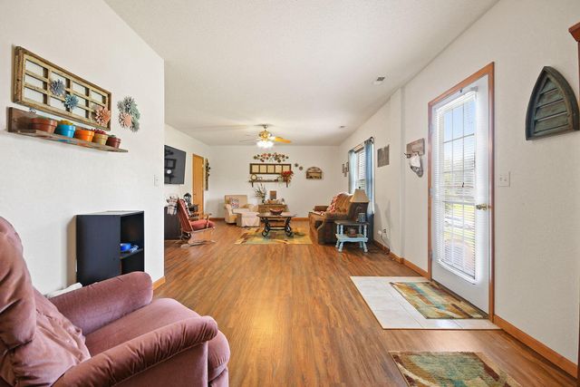 1370 LYRIC CT, Boonville, MO 65233