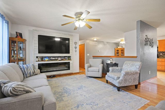 1370 LYRIC CT, Boonville, MO 65233