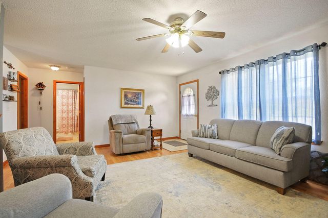 1370 LYRIC CT, Boonville, MO 65233