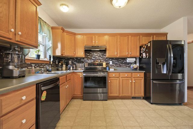 1370 LYRIC CT, Boonville, MO 65233