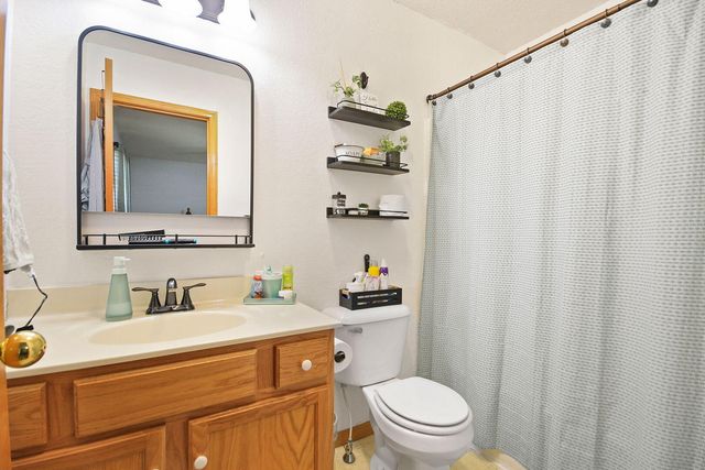 1370 LYRIC CT, Boonville, MO 65233