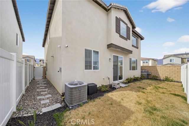 587 Holston, Rialto, CA 92377