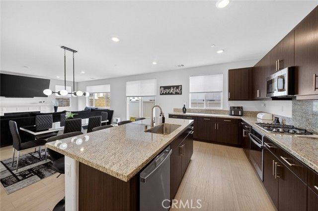 587 Holston, Rialto, CA 92377