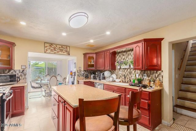 3121 W GREENWAY Road, Phoenix, AZ 85053