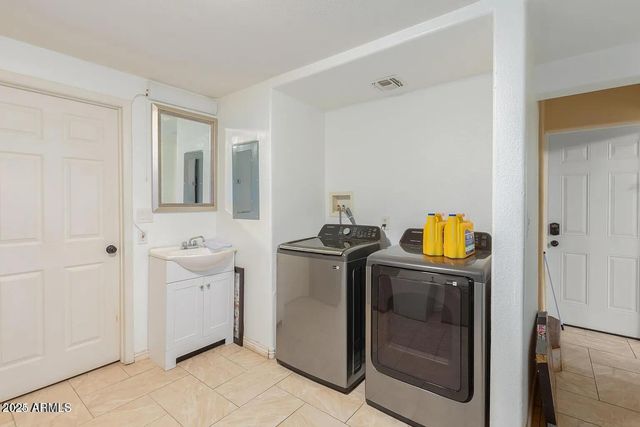 3121 W GREENWAY Road, Phoenix, AZ 85053