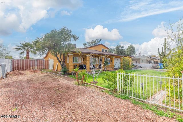 3121 W GREENWAY Road, Phoenix, AZ 85053