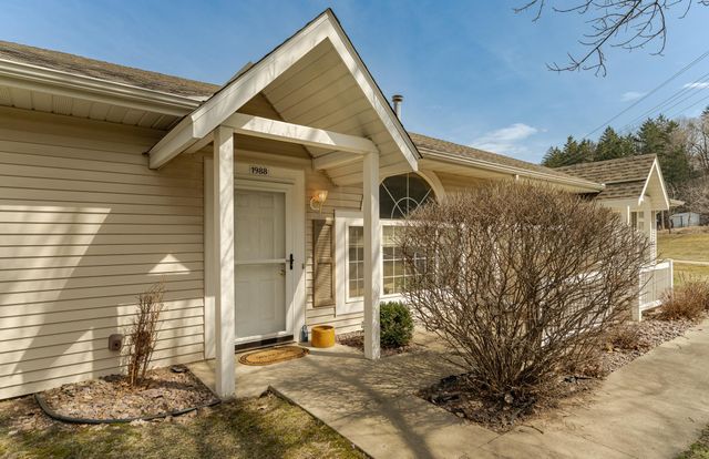 1988 Waterford Place SW, Rochester, MN 55902