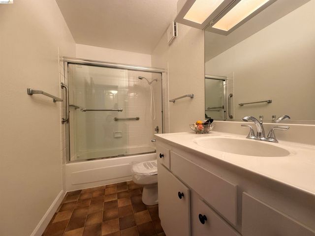 555 Pierce St 1021, Albany, CA 94706