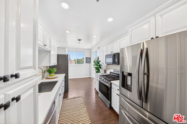 333 Westminster Avenue 402, Los Angeles, CA 90020