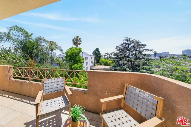 333 Westminster Avenue 402, Los Angeles, CA 90020