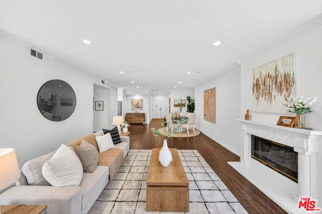 333 Westminster Avenue 402, Los Angeles, CA 90020