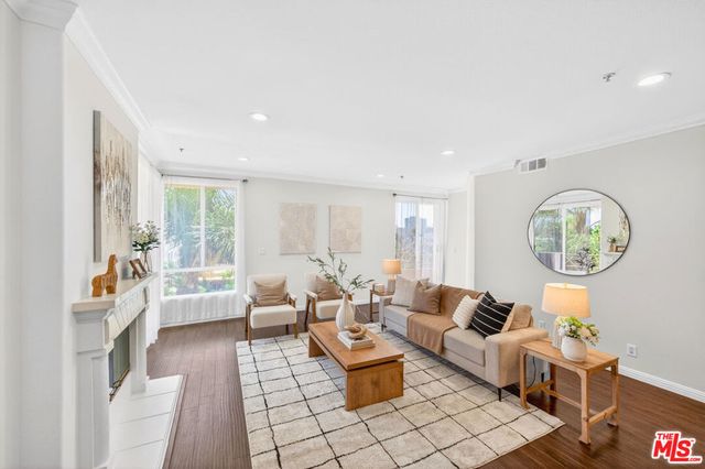 333 Westminster Avenue 402, Los Angeles, CA 90020