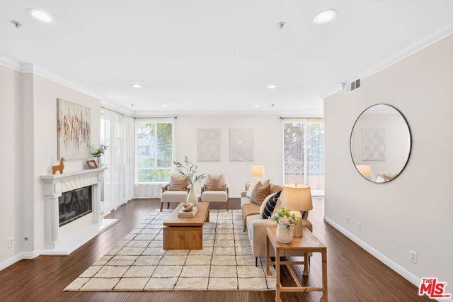 333 Westminster Avenue 402, Los Angeles, CA 90020